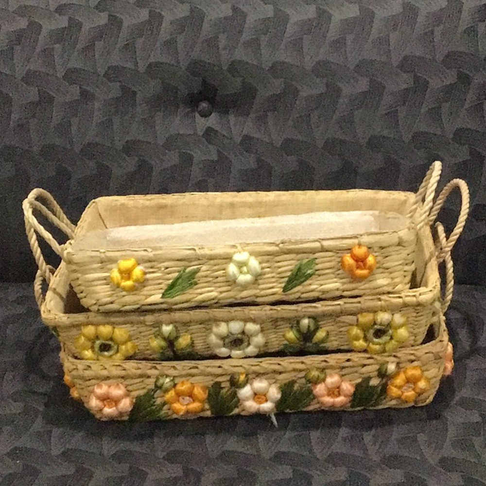 VINTAGE 1960 nesting baskets Floral Woven Baskets  Handles